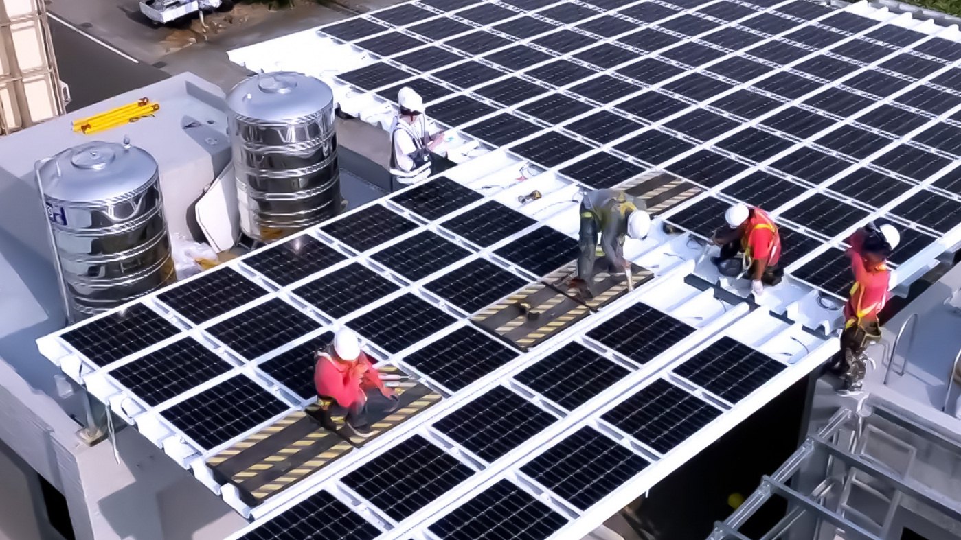 友達打造光電建築一體化整合建材，開發SunSteel光電整合型浪板，實現快速安裝、避免二次施工，讓屋頂光電躍升未來建物新標配。